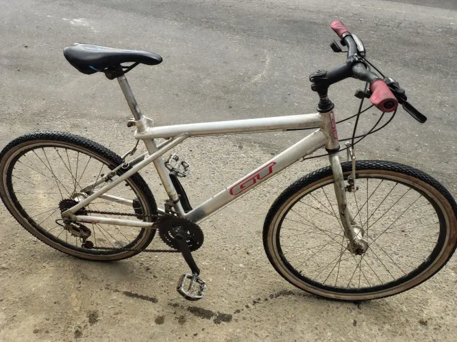 Bicicleta GT aggressor aro 26 toda em alumínio.
