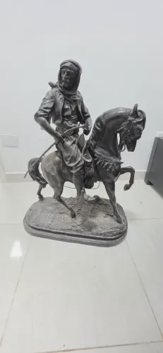 Escultura CAVALEIRO ARABE estátua