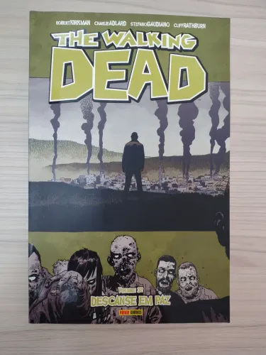 Hq the walking dead Volume 32