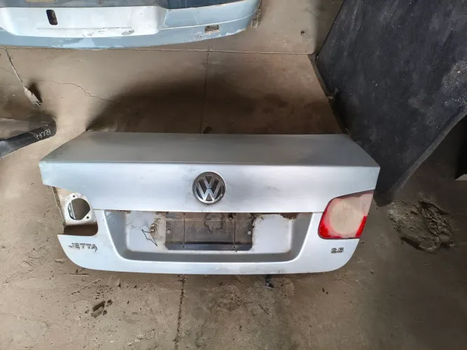 VENDO TAMPA DA MALA JETTA 2009