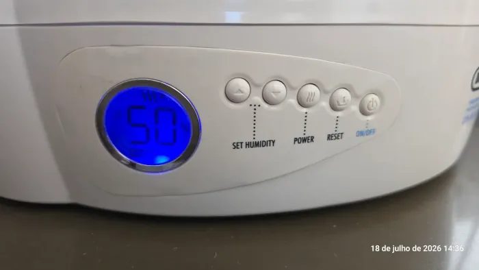 Umidicador de vapor quente com controle de umidade