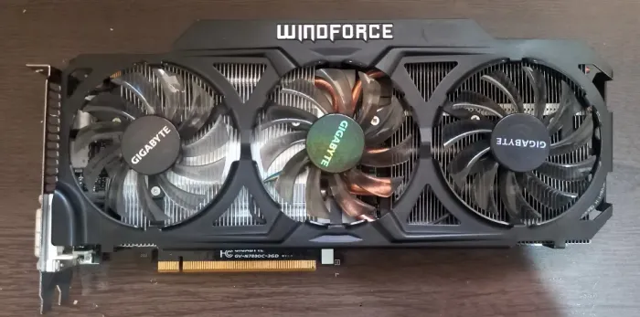 GTX 780 3gb e Radeon Sapphire HD 7950 3gb - LEIA O ANUNCIO!