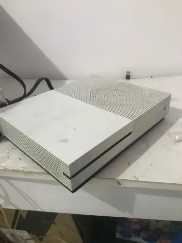 Xbox One S 1TB (Nunca Aberto / Selo Intacto) + Controle Wireless Series X|S