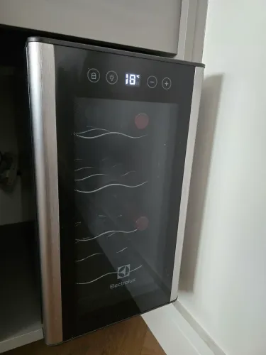 Adega Electrolux 8 garrafas
