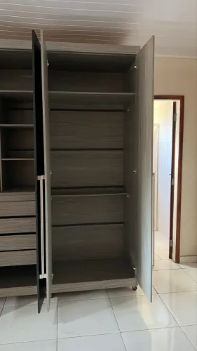 Guarda roupa 6 portas