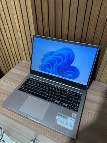Samsung Book I3 1011U 8gb Ddr4 Ssd 256gb + HD 1000GB - Excelente