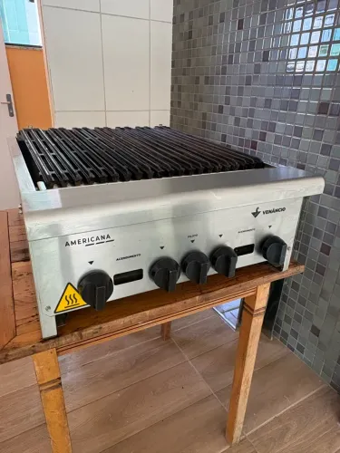 Charbroiler a gás Americana Venâncio
