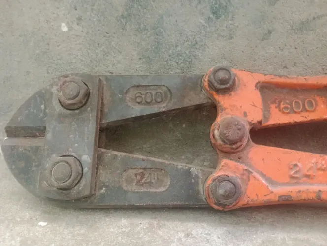 Tesoura de cortar ferro