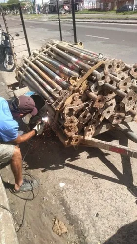 Temos escoras metálicas 