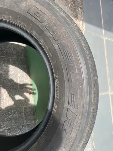 Pneu Bridgestone  Dueler H/T 265 65 17 ( o jogo )