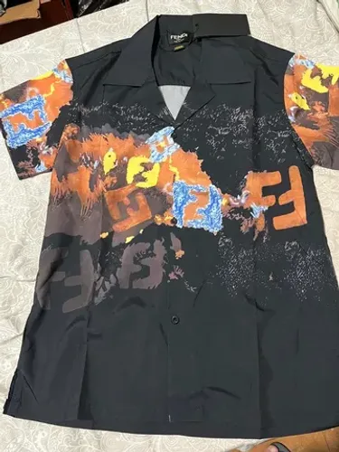 Camisa Fendi preta com logo