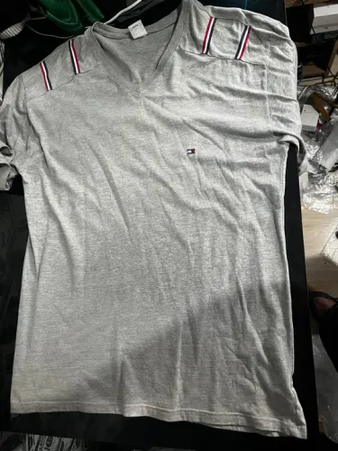 Camiseta Tommy Hilfiger GG pra vender hoje