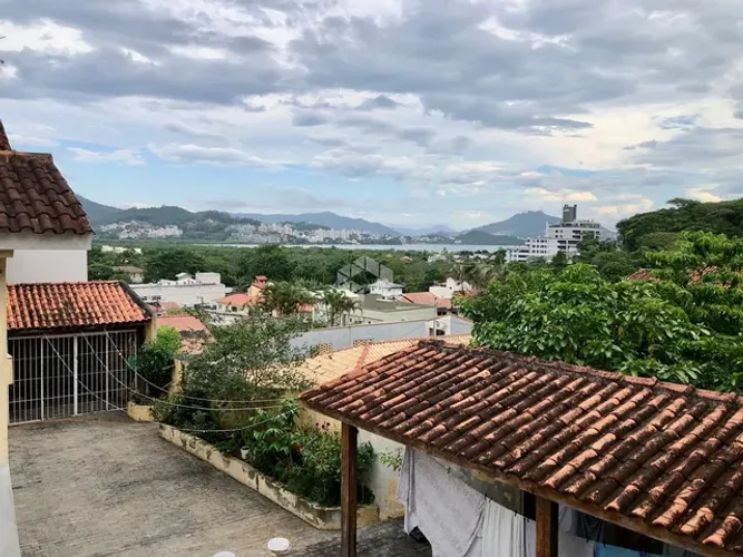 Casa com 4 dormitórios em Cacupé - Florianópolis/SC