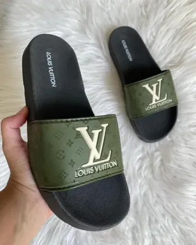 Chinelo slide LV