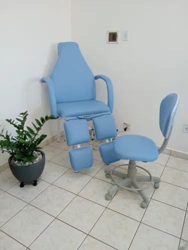 Poltrona Podológica Mecânica Pontual Estética com cadeira