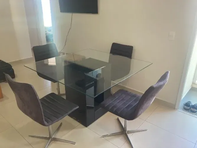Mesa jantar com tampo de las vidro, 1,2 x 1,2 m, com base de vidro Preto. SEM CADEIRAS