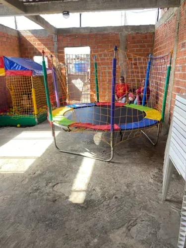 Cama elástica  pula pula piscina de bolinha 