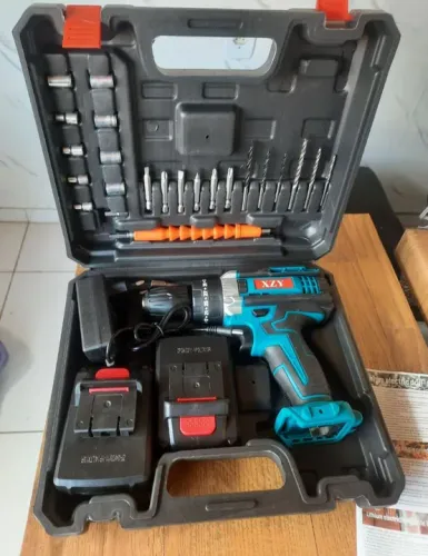 Parafusadeira e Furadeira 18v 2 bateria profissional 