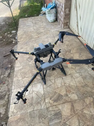 DRONE DJI T10 INOPERANTE, IDEAL PARA EXPOSIÇÃO OU TIRAR PEÇAS