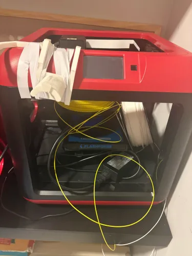 Impressora 3D Flashforge Finder com bobinas e refil