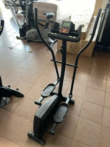 Elíptico Seminovo Athletic, usuário até 150 kg, facilidades de pagamento.