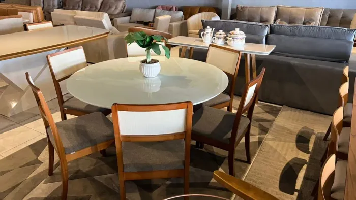 Mesa com cadeiras de madeira, a pronta entrega