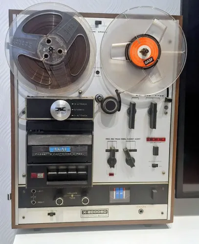 GRAVADOR AKAI 3X1 MUITO NOVO
