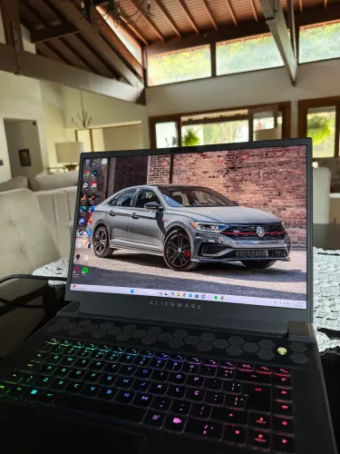 Alienware m16 R1 com garantia até 2027 cobrando danos acidentais 