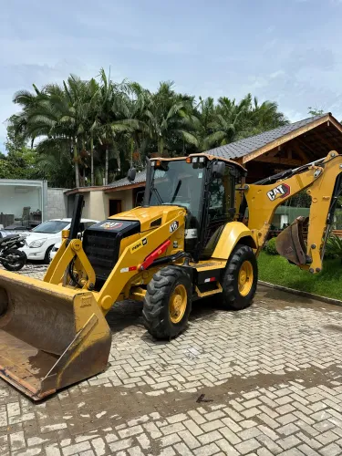 Retroescavadeira cat