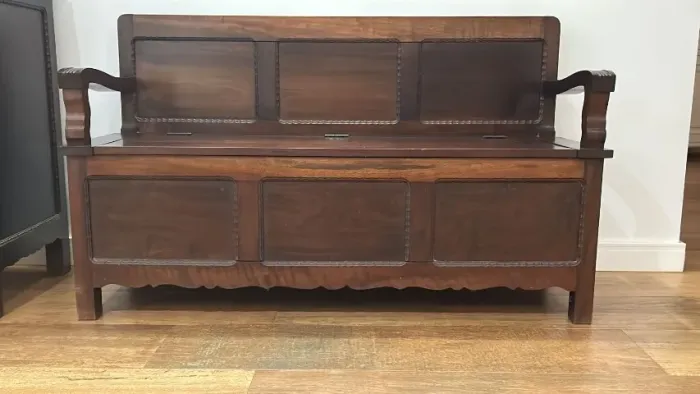 Vendo móveis de fazenda - Banco baú de Jacarandá da Bahia - Madeira nobre. Uberlândia /MG