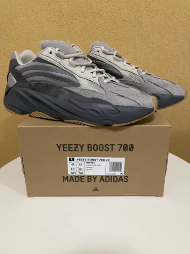 Tênis Adidas Yeezy Boost 700 v2 Tephra size 45BR
