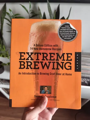 Livro Extreme Brewing: An Introduction to Brewing Craft Beer at Home (em inglês)