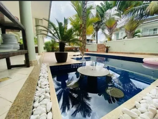 Casa em condomínio fechado