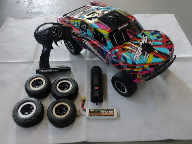 Automodelo a combustão Traxxas (leia a descrição)