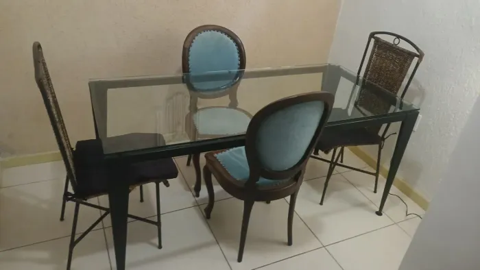 Mesa de Jantar com tampo de vidro Tok Stok