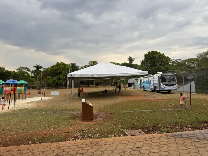 VENDE SE TENDA PIRAMIDAL 10x10, 5x5, 6x6.