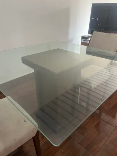 MESA DE VIDRO TEMPERADO COM MADEIRA MACIÇA (PERFEITA)