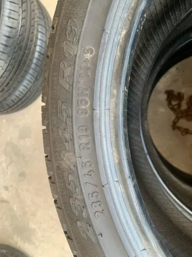 Pneu Caruaru 235/45 R19 semi novo