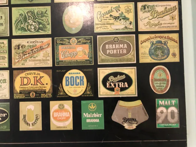 Quadro decorativo cervejas antigas