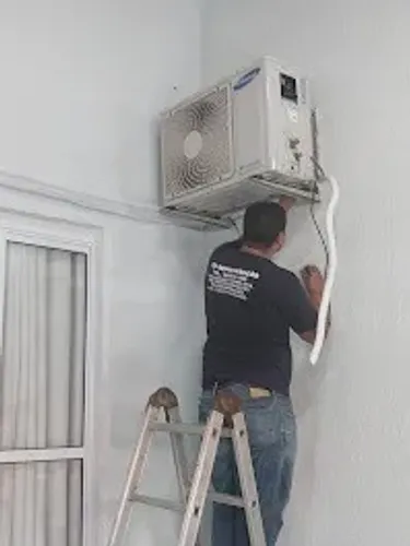 Limpeza e Higienização e Instalação de ar condicionado Split, Piso Teto