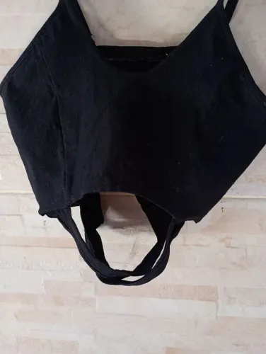 Top Cropped Preto com Detalhe em X
