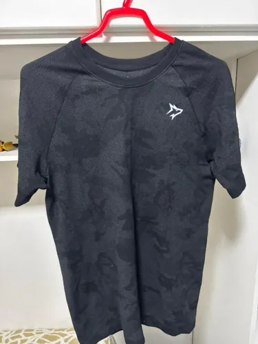 CAMISETA ALPHA CO- CAMUFLADA PRETA