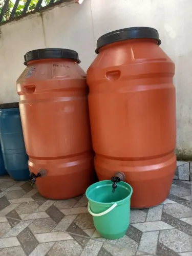 Tambor plástico com torneira plástica 