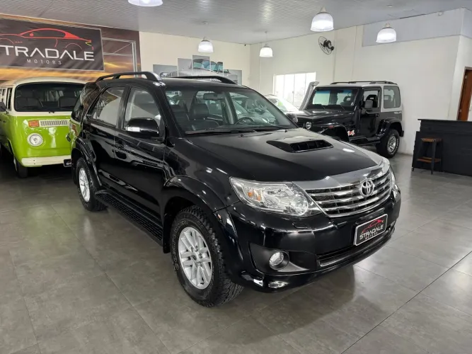Toyota Hilux SW4 SRV D4-d 4X4 3.0 TDI Dies. AUT 2015