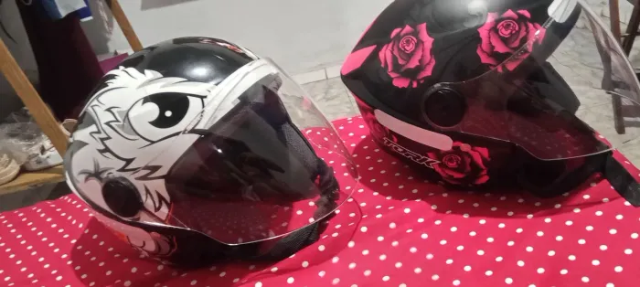Vendo 2 capacetes novos 