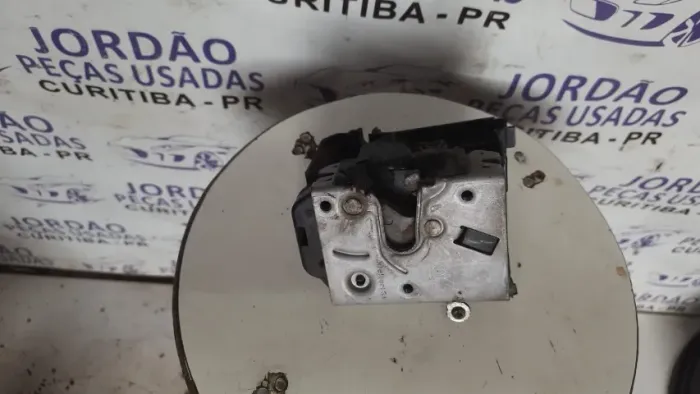 Fechadura dianteira direita Corsa Montana