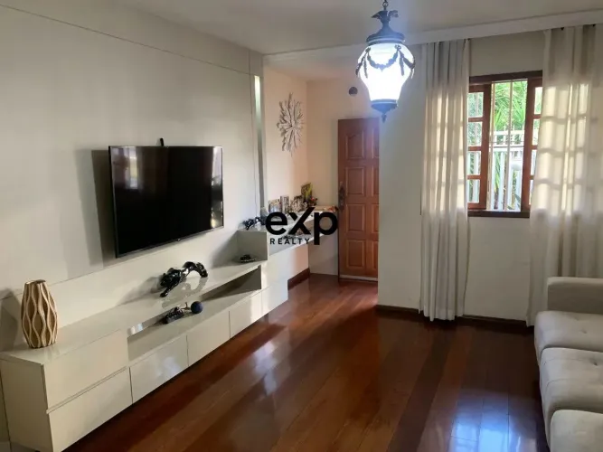 Casa Geminada à venda com 211,00 m² no Bairro Castelo/BH