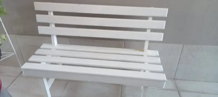 2 Bancos de Madeira Branco