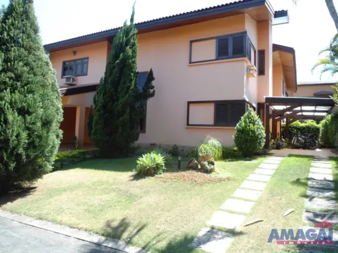 Casa em Condomínio em Jacareí, no bairro Jardim Altos de Santana I, à venda.