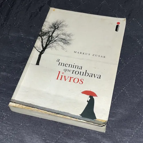 Vendo Livro a Menina que roubava livros